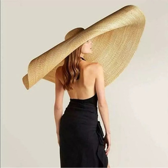 Accessories - Huge hat wide brimmed straw beige resort beach